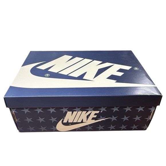 Air Jordan 1 Retro High OG SP X Trophy Room ‘Chicago’ sneakers. Size 8M.